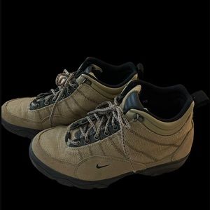 Vintage Nike Air ACG Hiking Boot; Brown Canvas & Suede Women’s